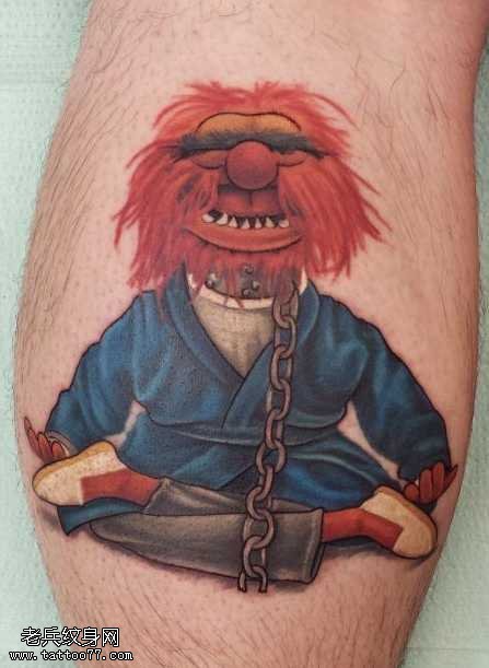 腿部小丑纹身图案