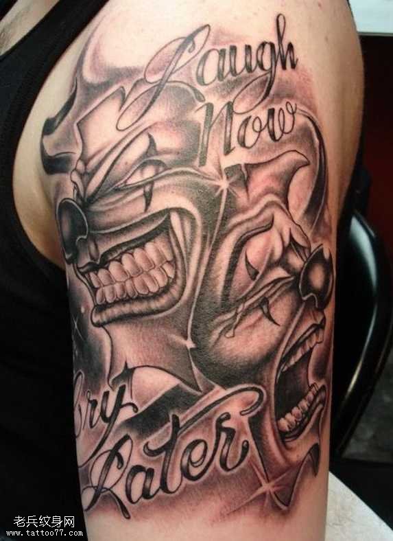 手臂霸气的鬼面具纹身图案