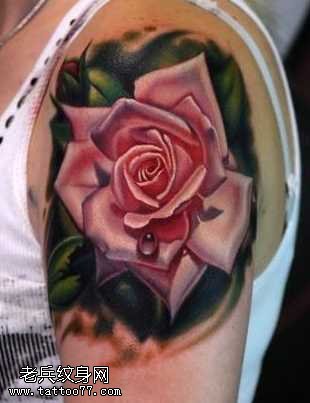 胳膊看的绚丽的玫瑰纹身图案