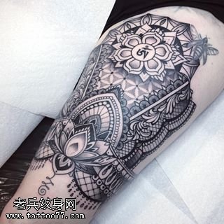 大腿的梵文梵花纹身图案