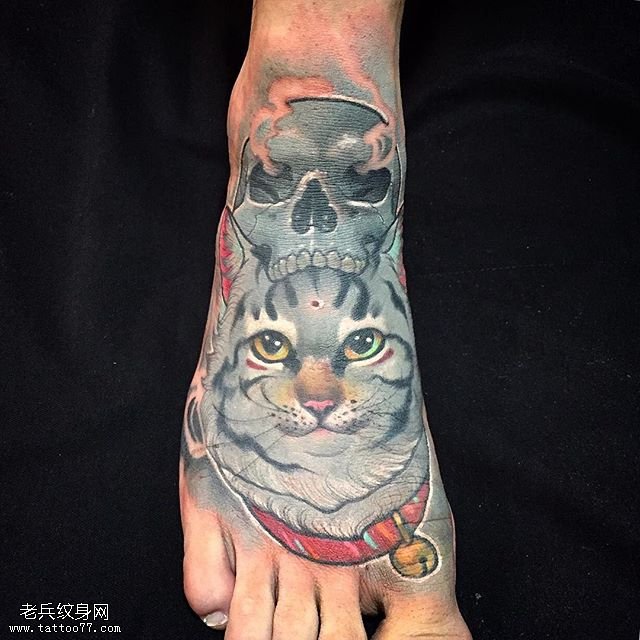 脚部的发财猫纹身图案