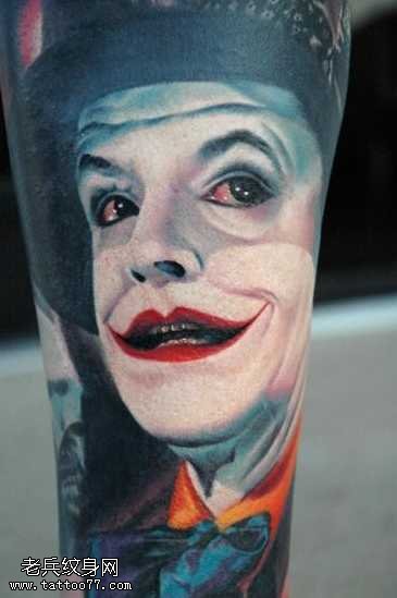 腿部的小丑纹身图案