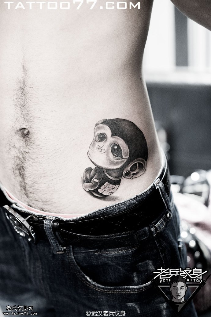腹部可爱猴子纹身图案作品