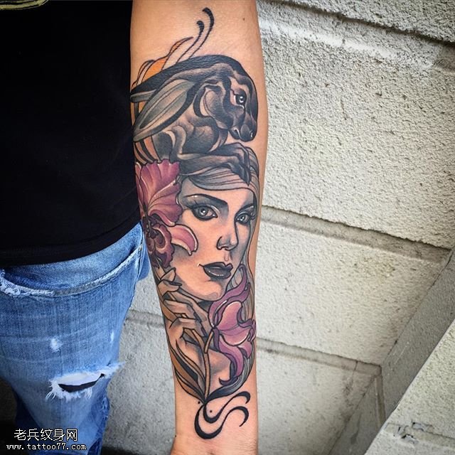 手臂的美女玉兔纹身图案