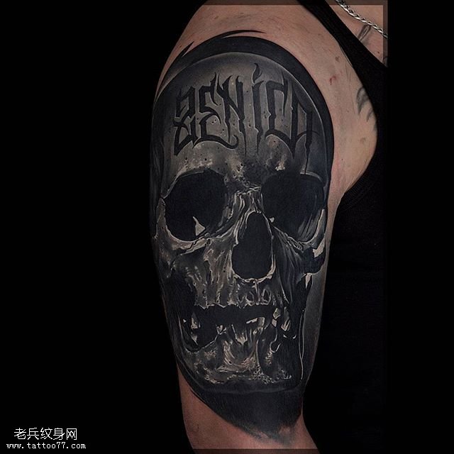 大臂黑灰骷髅纹身图案