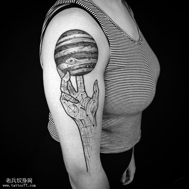 手指上的圆球纹身图案