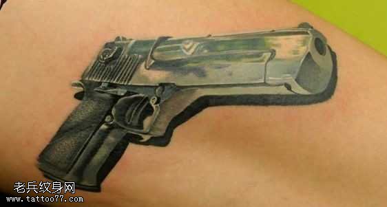 手臂3d手枪纹身图案
