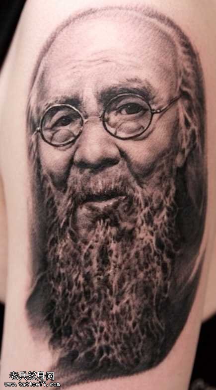 手臂老头肖像纹身图案