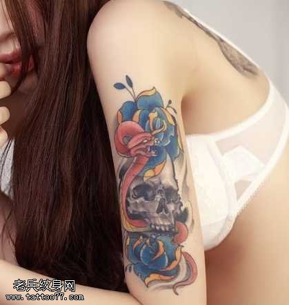 手臂美女纹身图案