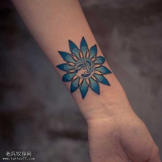 手腕创意太阳花纹身图案