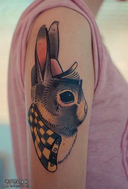 手臂兔子纹身图案