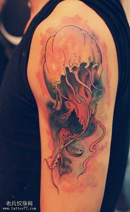 胳膊水母纹身图案