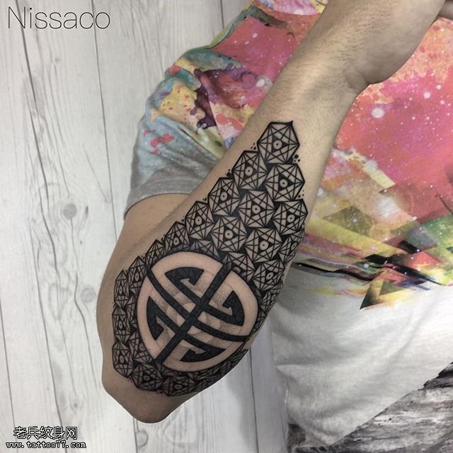 手臂几何密集图纹身图案