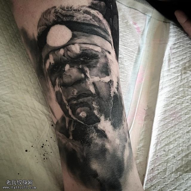 手臂经典水墨的肖像纹身图案