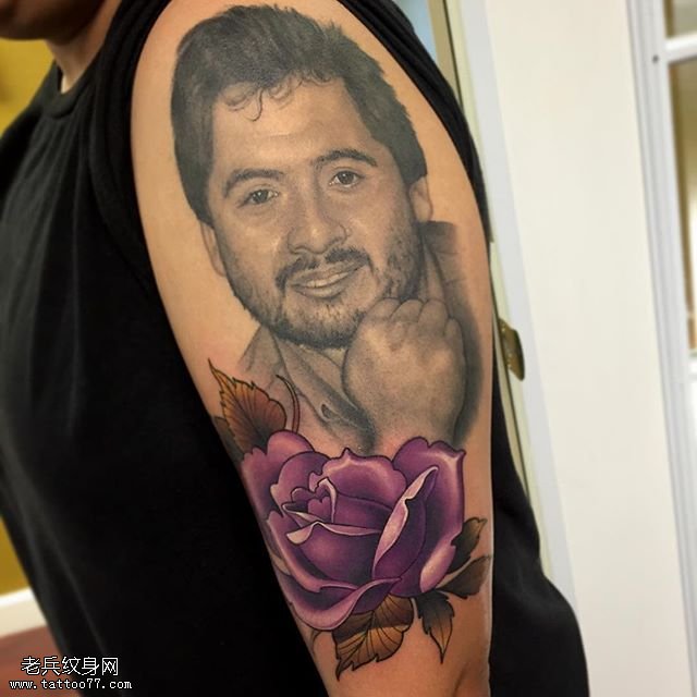 大臂的肖像玫瑰纹身图案
