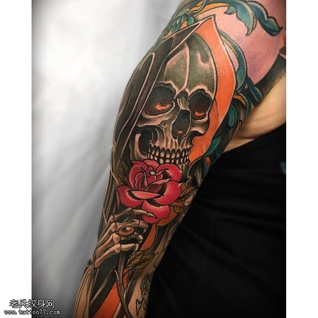 手臂的死神骷髅玫瑰纹身图案