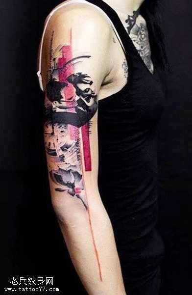 手臂水墨纹身图案