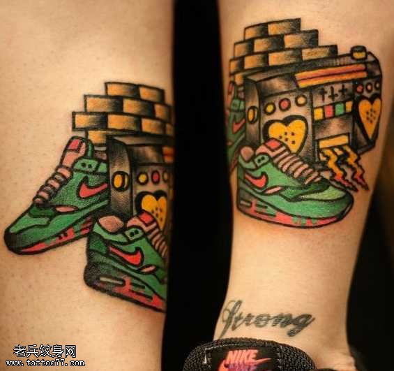 腿部鞋子纹身图案