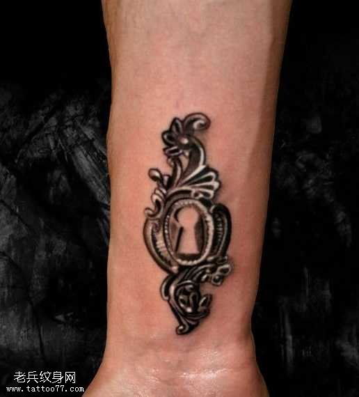 手腕锁纹身图案