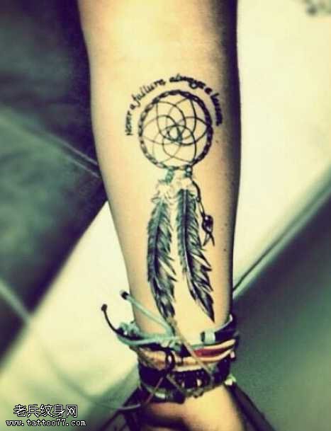 手臂捕梦网纹身图案