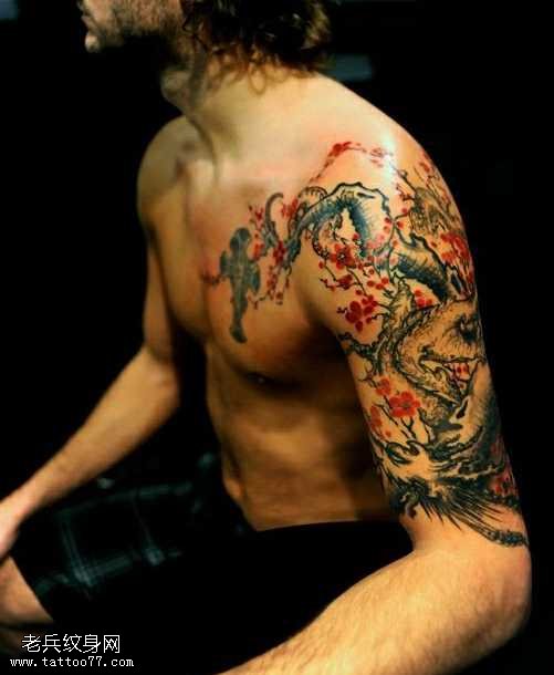 手臂梅树纹身图案