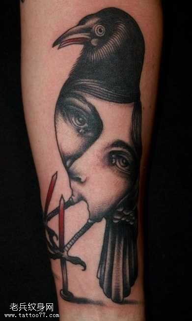 腿部乌鸦头像纹身图案