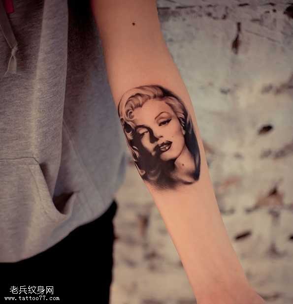 手臂性感梦露头像纹身图案
