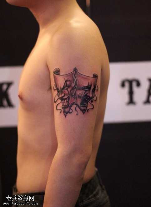 手臂魔鬼面具纹身图案