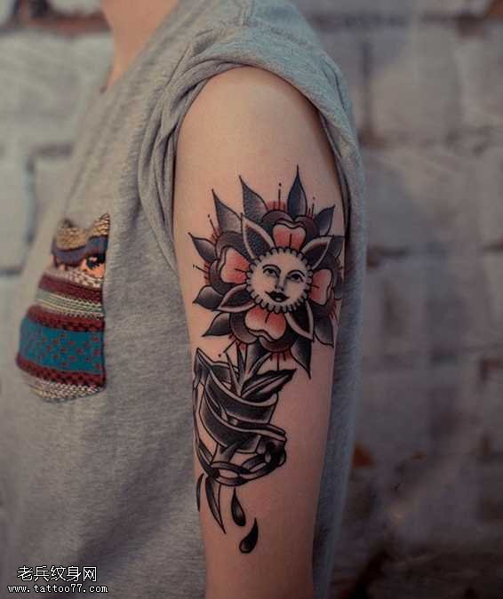 手臂太阳花纹身图案