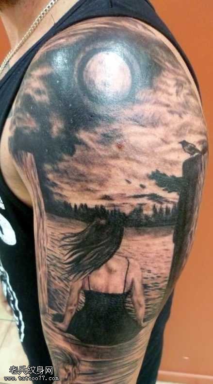 手臂美女看海纹身图案