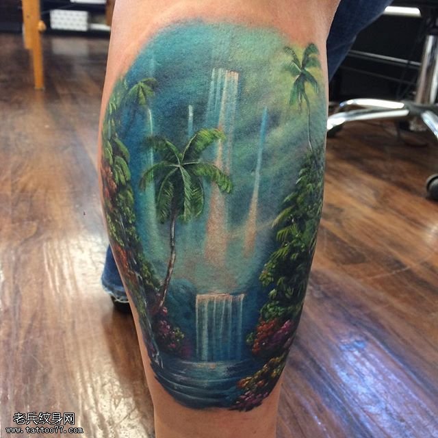 小腿的山水瀑布纹身图案