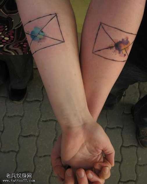 手臂情侣简单信封纹身图案