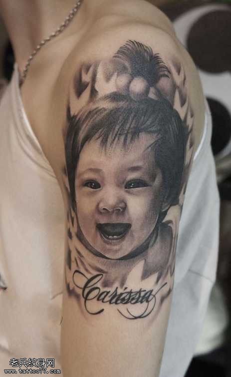 手臂可爱宝宝肖像纹身图案