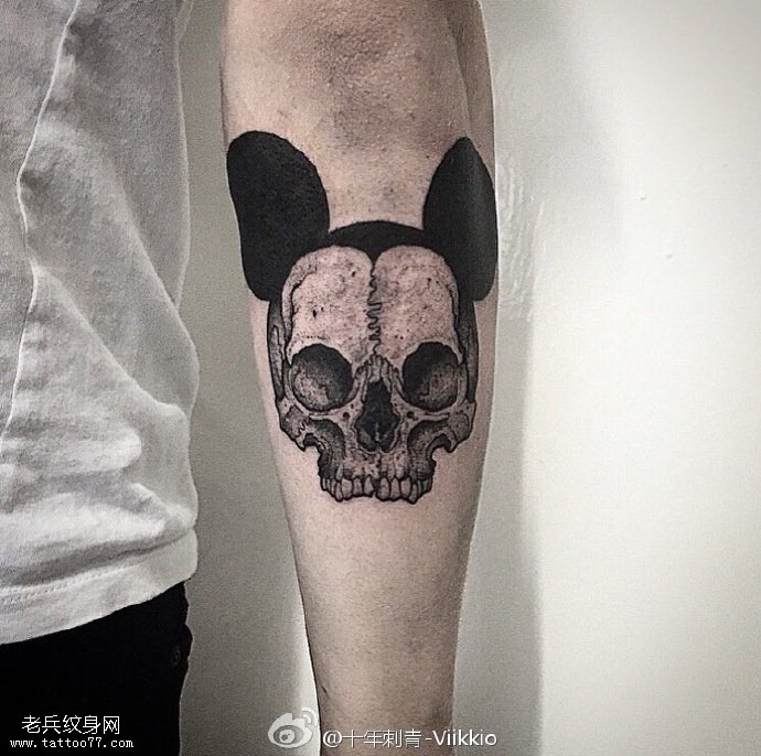 手臂米奇骷髅纹身图案