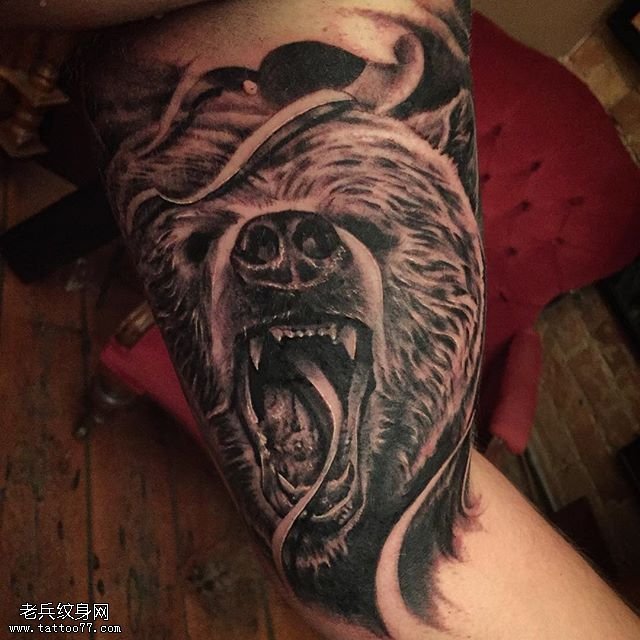 大臂的小熊纹身图案