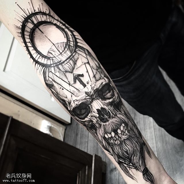 手臂线条骷髅纹身图案