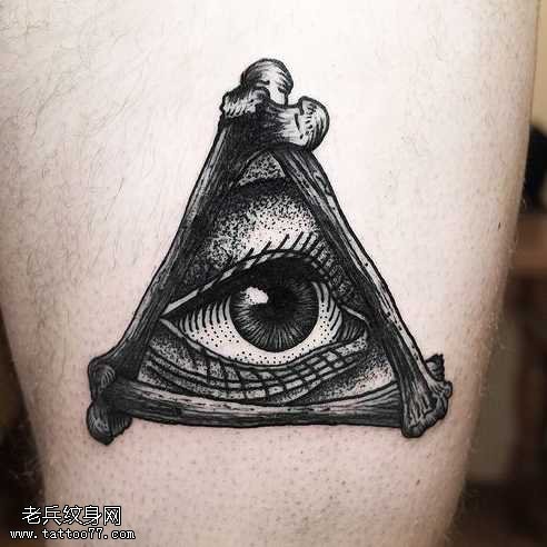 腿部一只眼睛纹身图案
