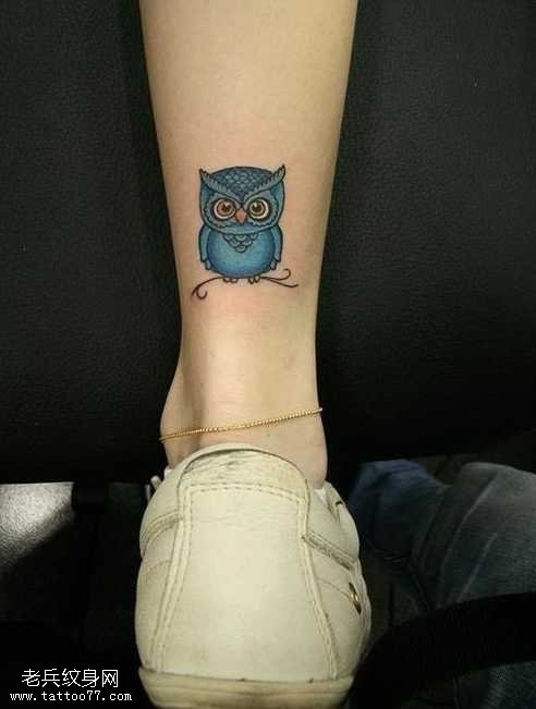 腿部漂亮的小猫头鹰纹身图案