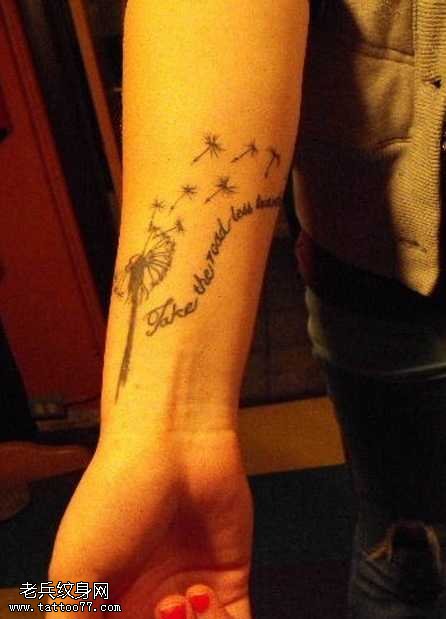 风吹动蒲公英纹身图案