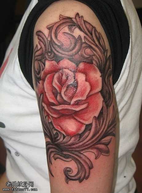 手臂漂亮的玫瑰纹身图案