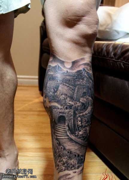 腿部霸气的长城纹身图案