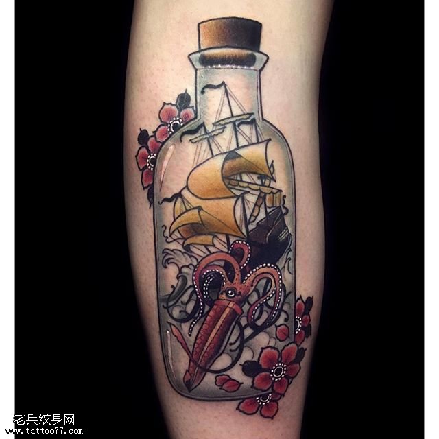 瓶子里的章鱼帆船纹身图案
