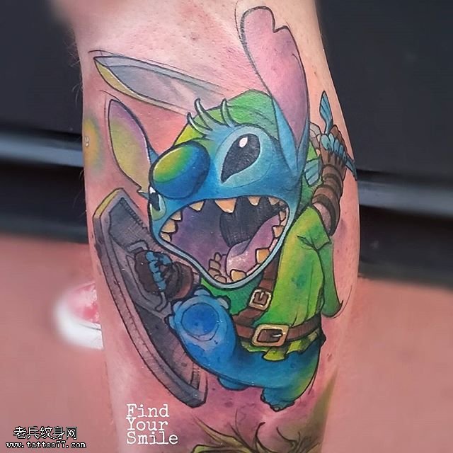 大臂水彩的史迪奇纹身图案