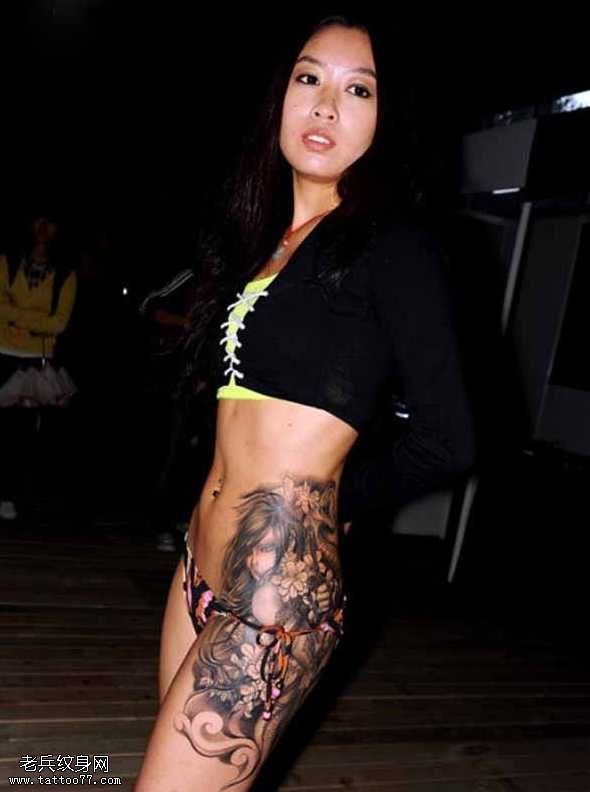 腿部动漫女生纹身图案