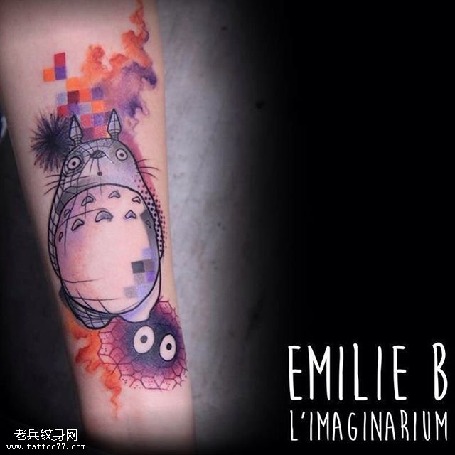 小臂水彩龙猫纹身图案