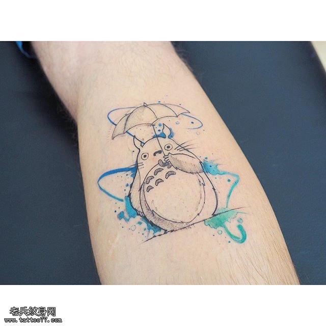 手臂线条龙猫纹身图案