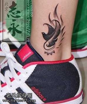 腿部小鸽子纹身图案