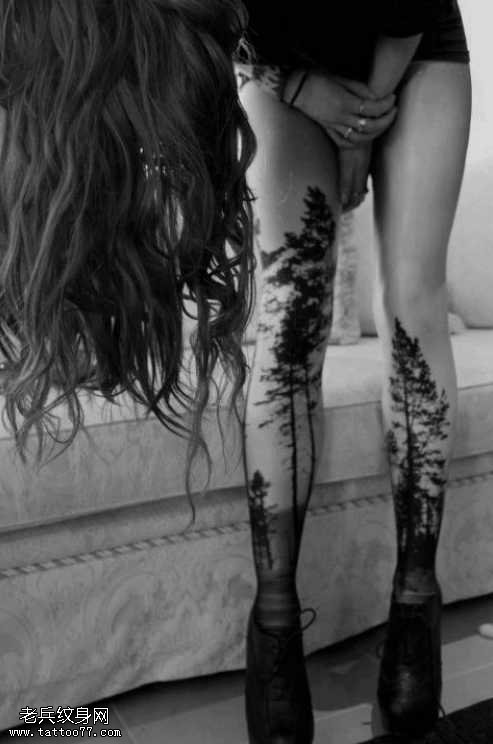 腿部的树木纹身图案