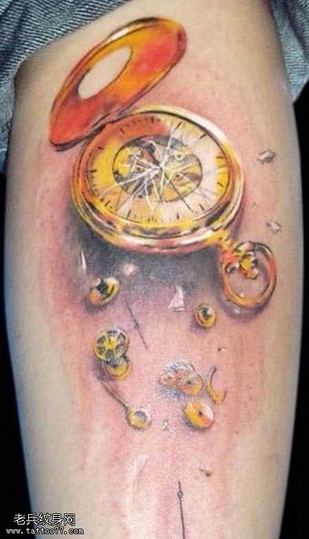 腿部黄金时钟纹身图案