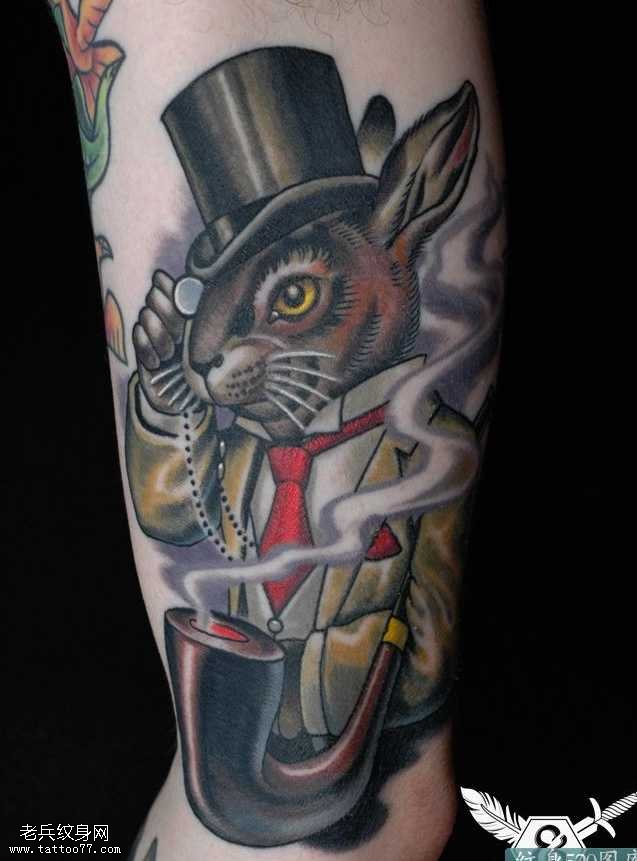腿部戴帽子的兔子纹身图案